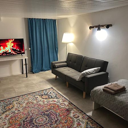 Souterrain Wohnung In Der Naehe Vom Duesseldorfer Flughafen Ratingen Eksteriør bilde